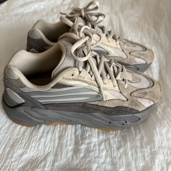 Adidas Yeezy pre-owned Boost 700 sz. 4 Men’s - Picture 4 of 14